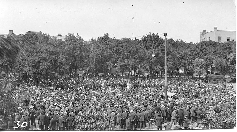 L. B. Foote / Winnipeg Free Press Archives
1919 Strike
Crowd gathers at Victoria Park