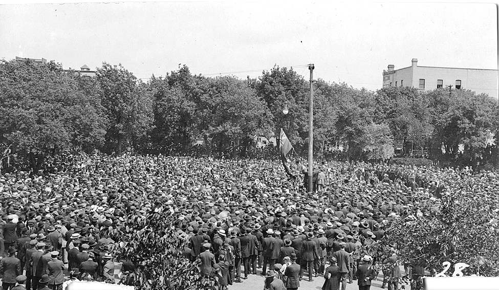 L. B. Foote / Winnipeg Free Press Archives
1919 Strike
Crowd gathers at Victoria Park