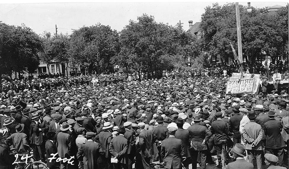 L. B. Foote / Winnipeg Free Press Archives
1919 Strike
Crowd gathers at Victoria Park