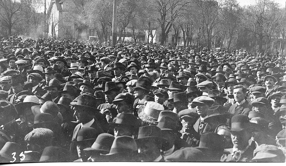 L. B. Foote / Winnipeg Free Press Archives
1919 Strike
Crowd gathers at Victoria Park