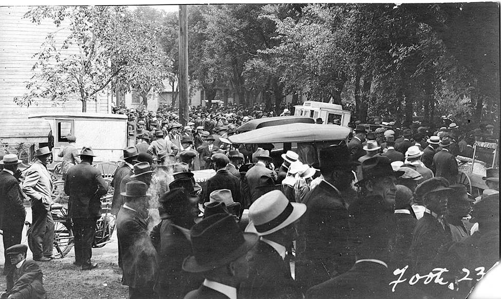 L. B. Foote / Winnipeg Free Press Archives
1919 Strike
Crowd gathers at Victoria Park
