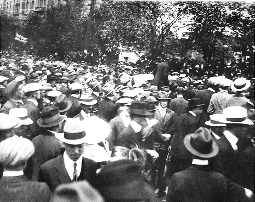Winnipeg Free Press Archives
1919 Strike
After the street troubles, the crowd dispersing, in front of the city hall. Tuesday afternoon, June 10.