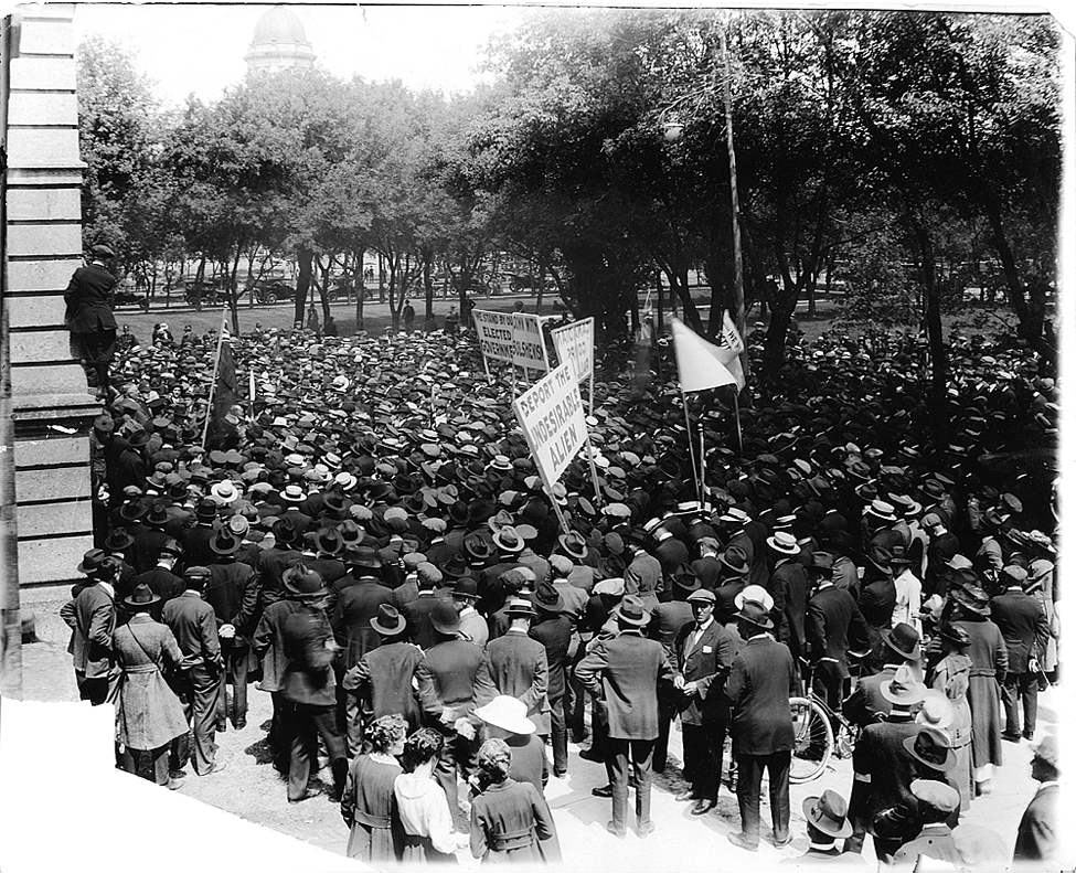 Winnipeg Free Press Archive
1919 strike
Wednesday, June 4
Loyal Returned Soldiers at Government Buildings.