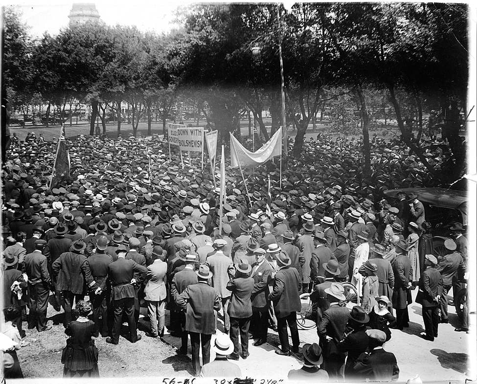Winnipeg Free Press Archive
1919 strike
Wednesday, June 4
Loyal Returned Soldiers at Government Buildings.