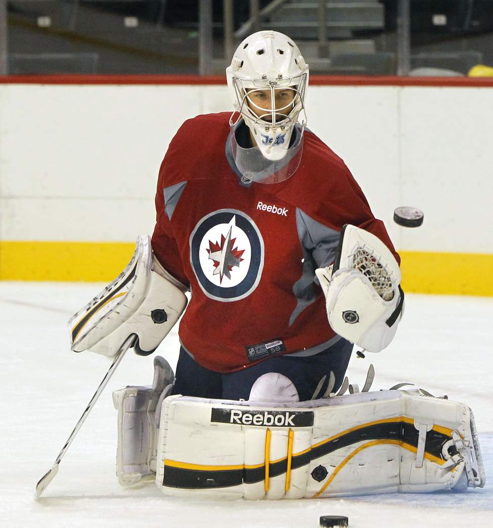 WAYNE GLOWACKI/WINNIPEG FREE PRESS
David Aebischer at practice in the MTS Centre.