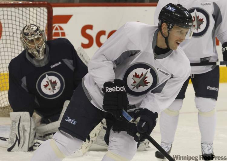 (WAYNE GLOWACKI / WINNIPEG FREE PRESS)
Forward Jason Jaffray, recalled from the IceCaps, at the Winnipeg Jets morning practice Monday.
