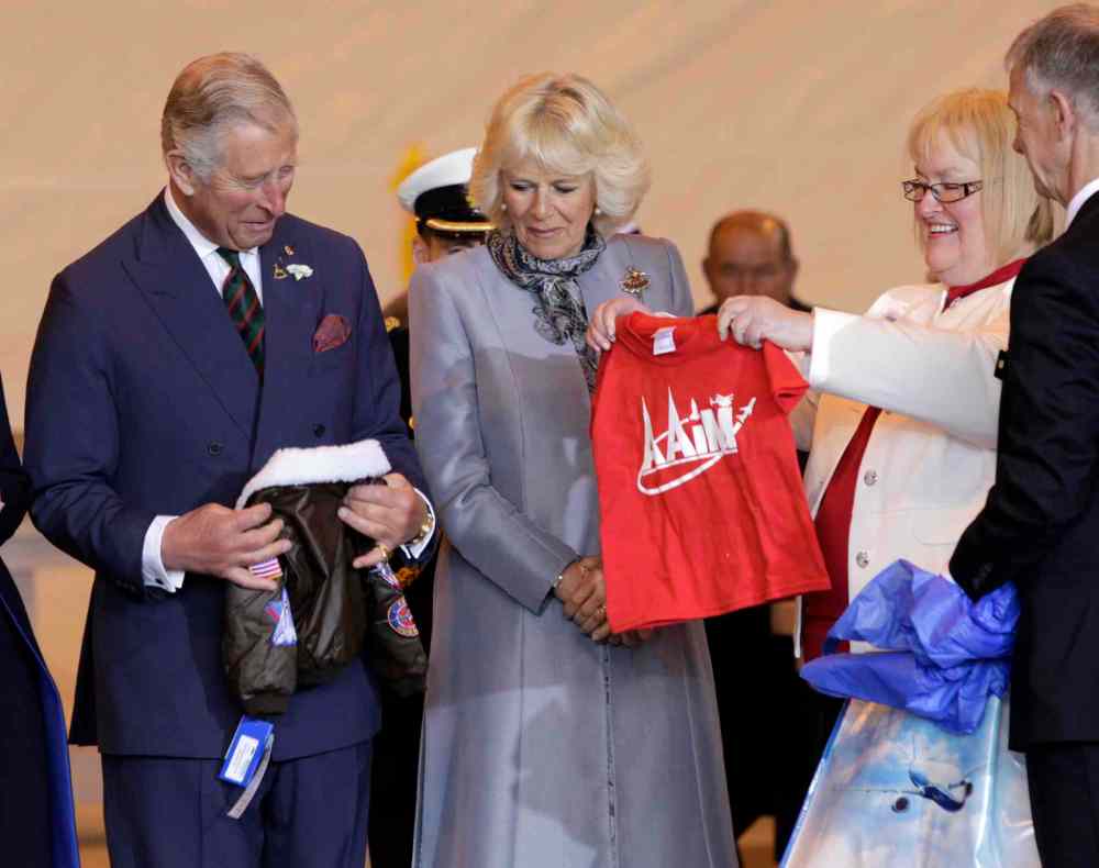 Wayne Glowacki / Winnipeg Free Press
At right, Barb Bowen presents Prince Charles and Camilla, Duchess of Cornwall a flight jacket and a t-shirt for Prince George at the ceremony in the Stevenson Hangar Wednesday morning.