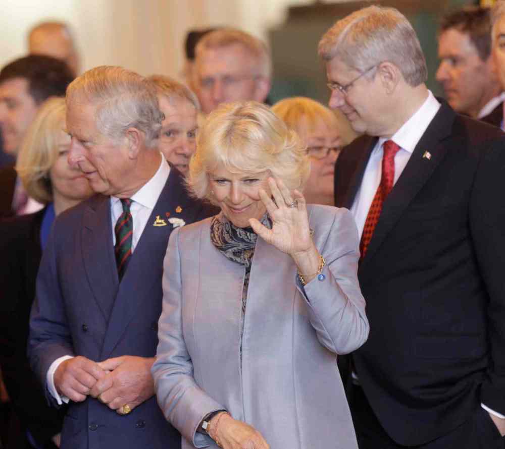 Wayne Glowacki / Winnipeg Free Press
In Centre, Camilla, Duchess of Cornwall with Prince Charles and Prime Minister Stephen Harper waves to children at the Stevenson Hangar Wednesday morning.