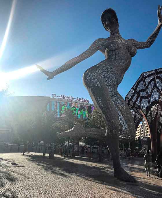 Sin City knows how to put on a show. (Mike McIntyre / Winnipeg Free Press)