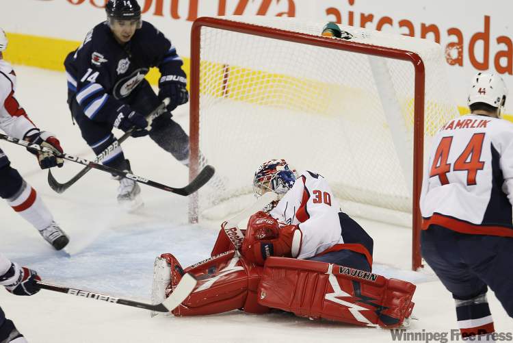 john Woods / Winnipeg Free Press
Forward Tim Stapleton (14) is robbed by Washington Capitals goalie Michal Neuvirth (30) during first period NHL action in Winnipeg on Thursday.