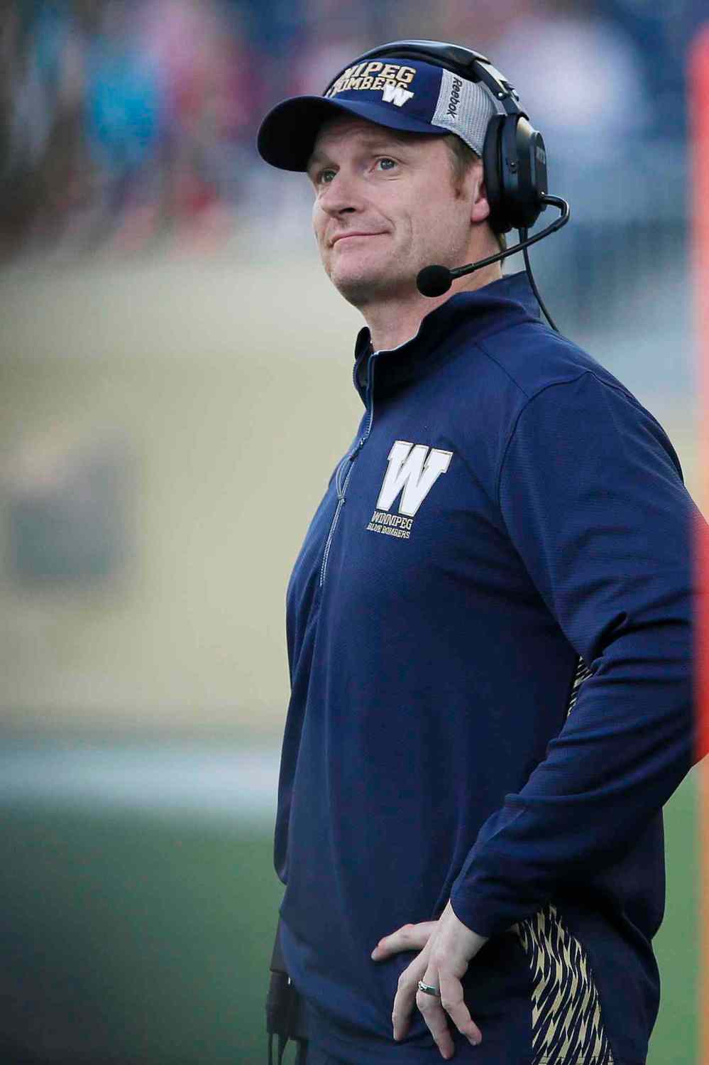 JOHN WOODS / WINNIPEG FREE PRESS
Bombers head coach Mike O'Shea views a replay on the big screen during the first half.