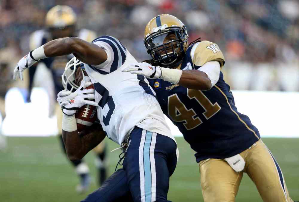 TREVOR HAGAN / THE CANADIAN PRESS
Toronto's Terrell Sinkfield spins off of Winnipeg's Don Unamba during the first half.