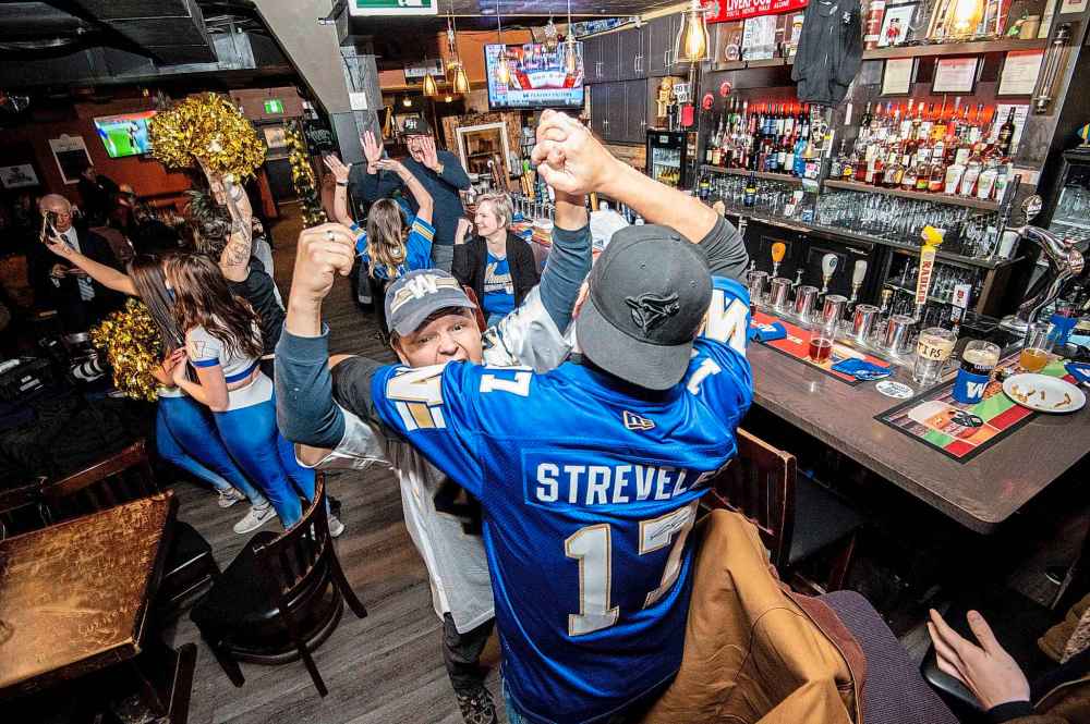 Fans rejoiced at King's Head. (Mike Sudoma / Winnipeg Free Press)