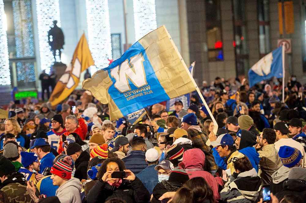 Flags were easy to spot. (Mike Sudoma / Winnipeg Free Press)