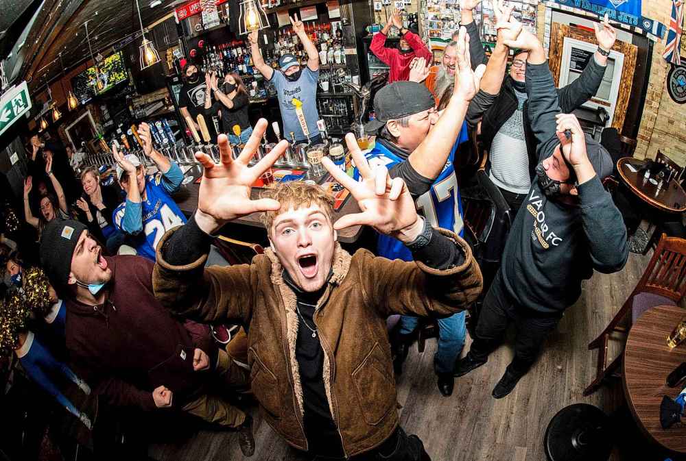 Owen Larsen rejoices with fellow Bombers fans at King's Head Pub after the team clinched the championship. (Mike Sudoma / Winnipeg Free Press)