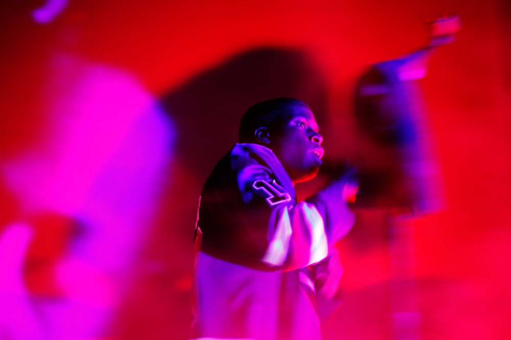 JOHN WOODS / WINNIPEG FREE PRESS
Daniel Caesar performs at Bell MTS Place in Winnipeg, Wednesday.