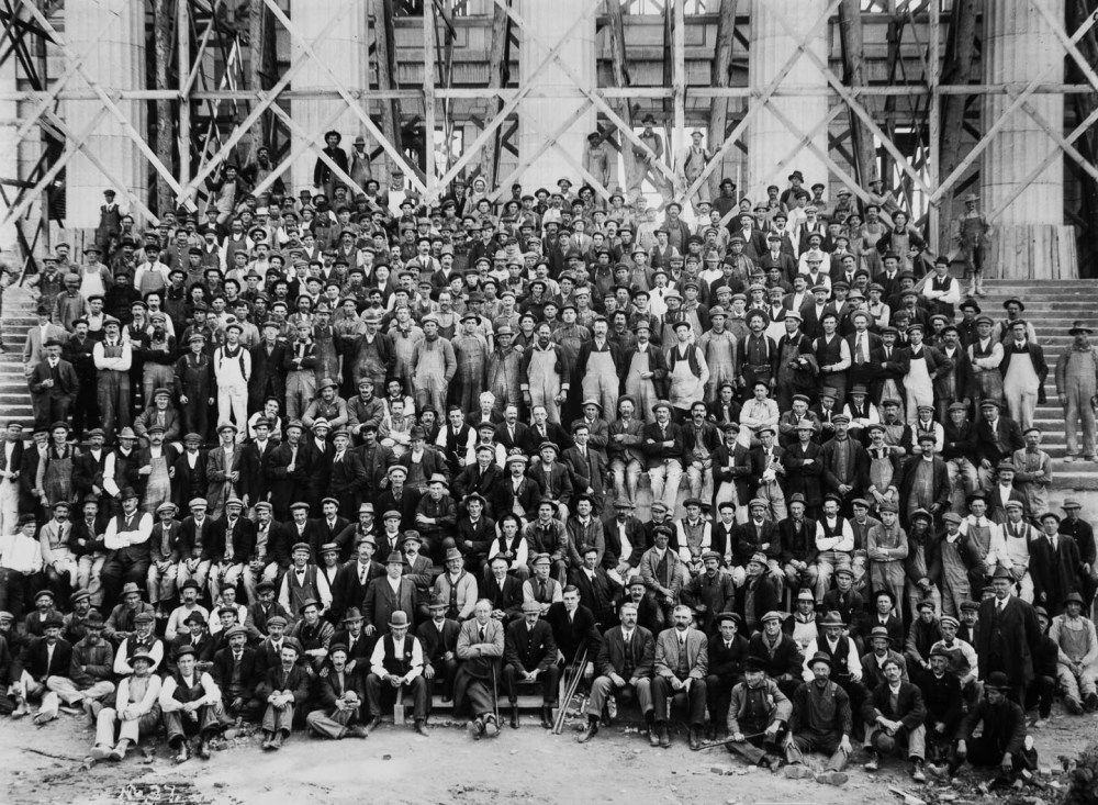 The construction crew in 1915 (Archives of Manitoba).