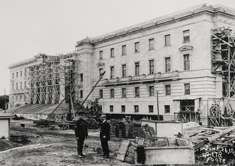 Construction in June 1916 (Archives of Manitoba).