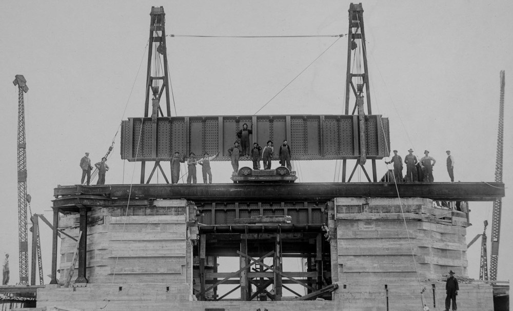 Construction of the dome in 1918 (Archives of Manitoba).