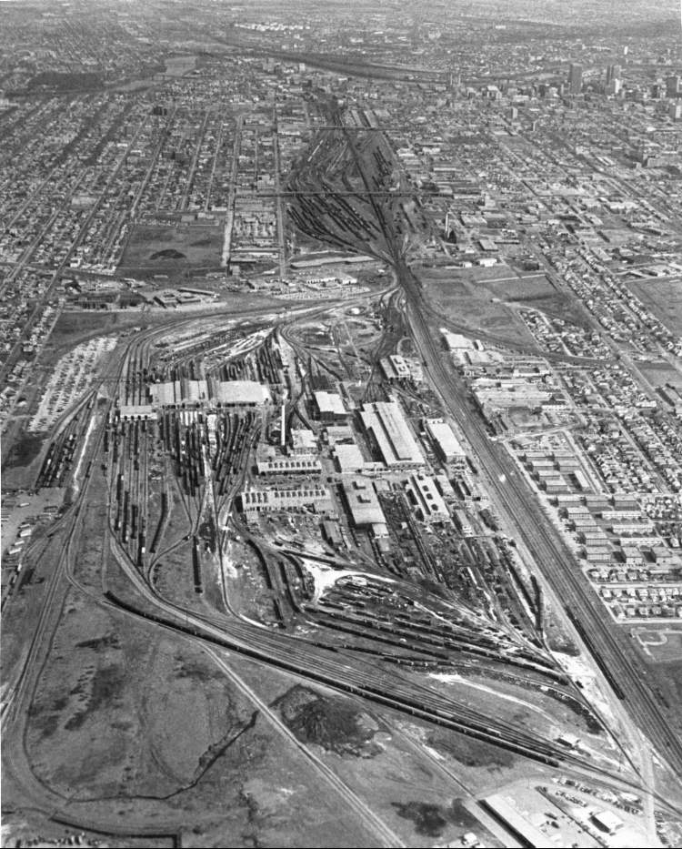 An aerial photo of the CP Rail Yard in 1980. (Ken Gigliotti / Winnipeg Free Press files)