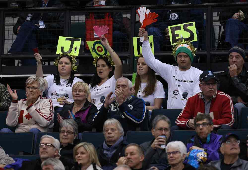 Jason Halstead / Winnipeg Free Press
Fans cheer on Jennifer Jones and her squad.