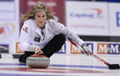 Jason Halstead / Winnipeg Free Press
Skip Jennifer Jones delivers a stone.