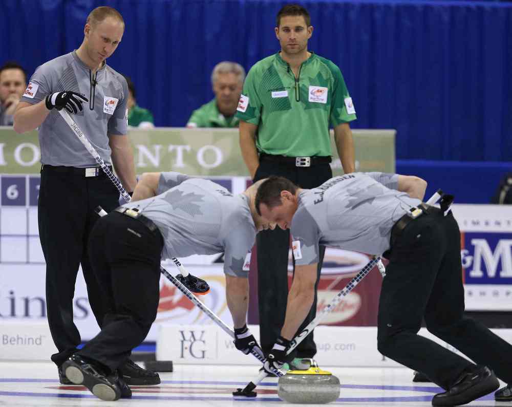 Jason Halstead / Winnipeg Free Press
Skip Brad Jacobs (left) watches a shot during action against John Morris (centre).
