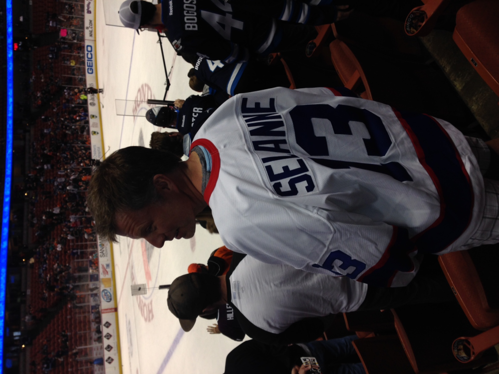 Geoff Kirbyson / Winnipeg Free Press
Jets' fan David Vanderwees, in his vintage Selanne jersey, watches the team warm up in Anaheim Monday.