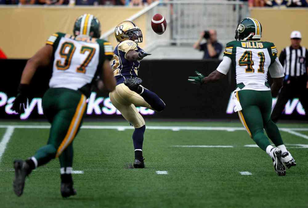 Phil Hossack / Winnipeg Free Press
Winnipeg Blue Bombers' running back Nic Grigsby bobbles a pass into the waiting hands of Edmonton Eskimos' #41 Odell Willis early in the game Thursday. Willis took it and ran to score the Eskimo's opening touch down.