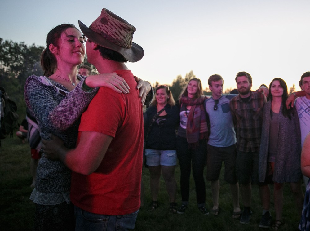 Melissa Tait / Winnipeg Free Press
Mary Houston and Ian Naften share a moment in the crowd during Bonnie Raitt's set at the main stage on Wednesday evening.