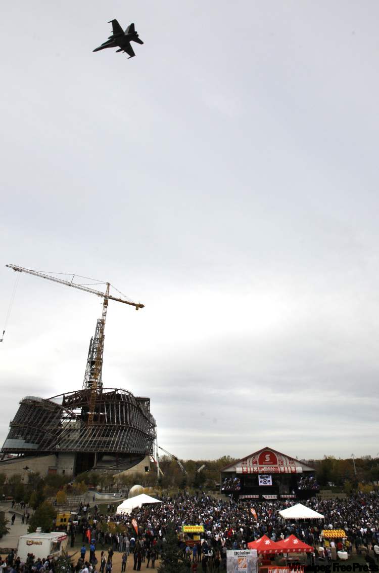 One of two jets pass over large crowd at The Forks. (Wayne Glowacki / Winnipeg Free Press)
