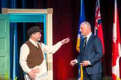 MIKAELA MACKENZIE / WINNIPEG FREE PRESS
News hawker Brian Baird (left) and Free Press editor Paul Samyn act out a skit in support of the Access for All Community Initiative at the Manitoba Museum Tribute Gala.