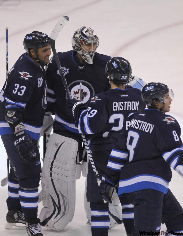 Happy Winnipeg Jets congratulate goaltender Ondrej Pavelec after the victory. (Boris Minkevich / Winnipeg Free Press)