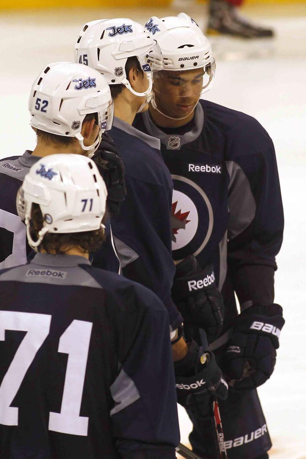 John Woods / The Canadian Press
Evander Kane (9) (R) and Mark Scheifele (45) on Sunday.