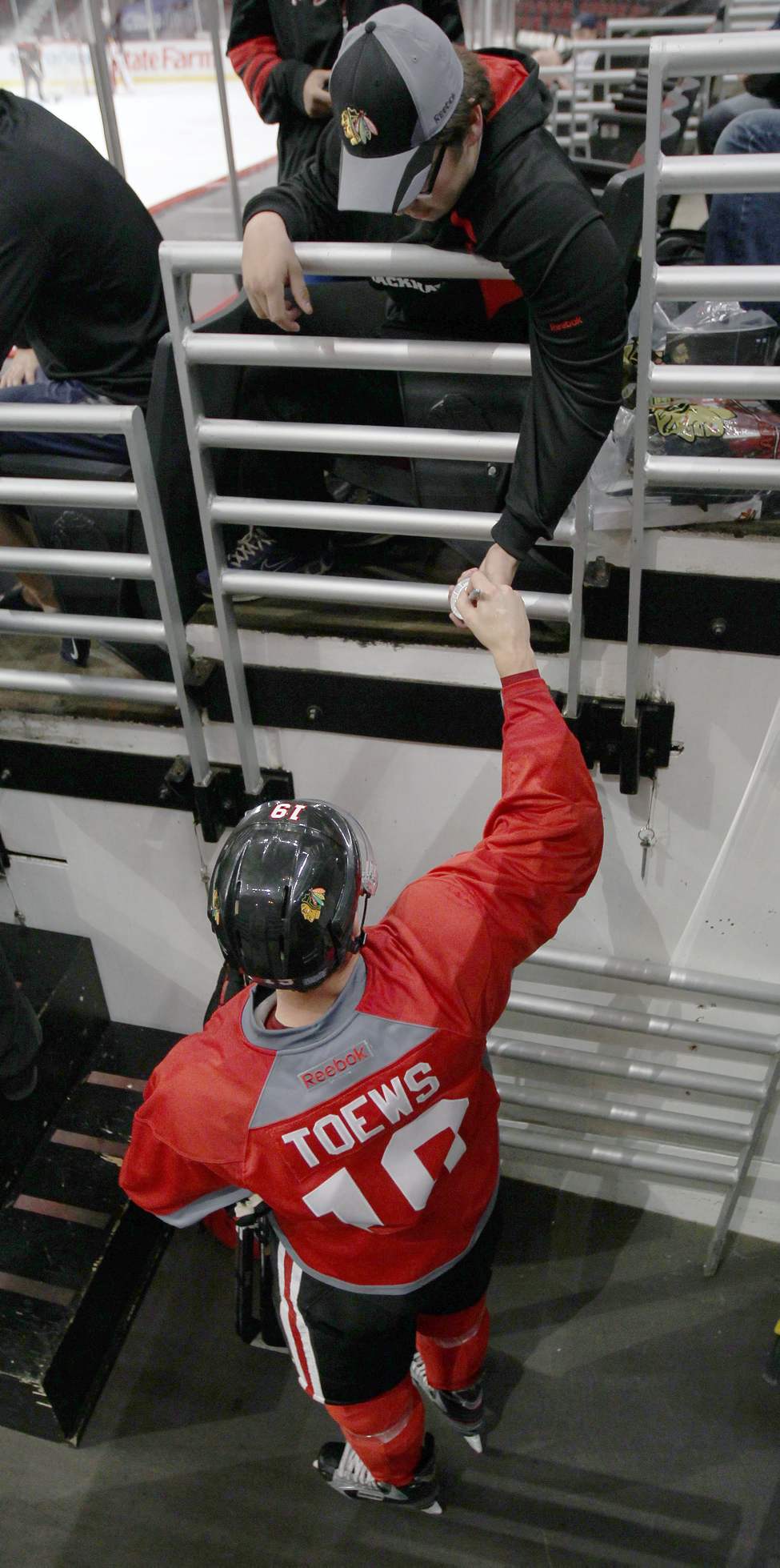 Chicago Blackhawk Jonathan Toews gives a lucky fan an autograph following the morning skate at the United Center. (JOE BRYKSA / WINNIPEG FREE PRESS)