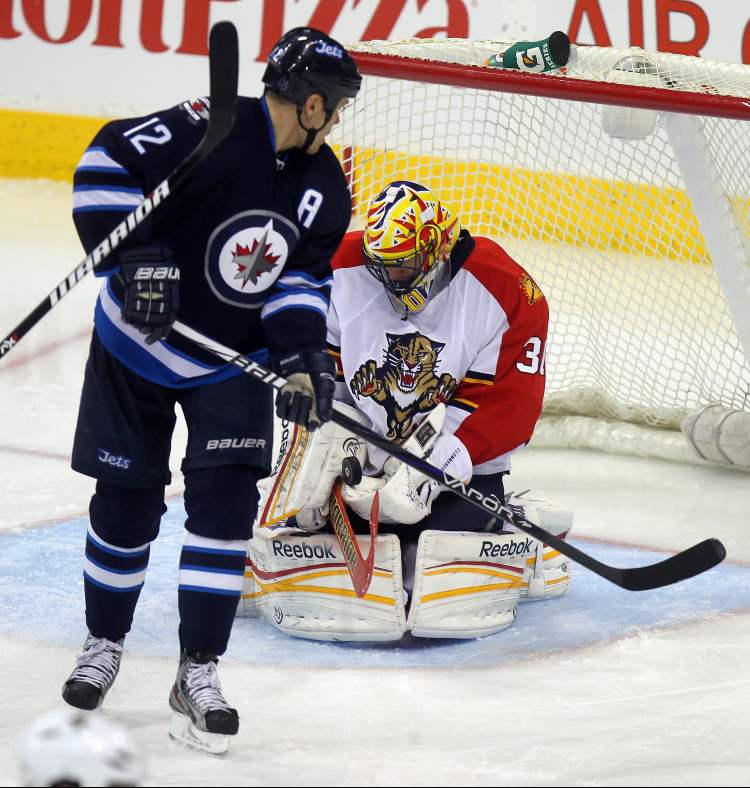 Phil Hossack / Winnipeg Free Press
Winnipeg Jets forward Olli Jokinen watches Florida Panthers netminder Scott Clemmensen cover up the puck in the third period Thursday.