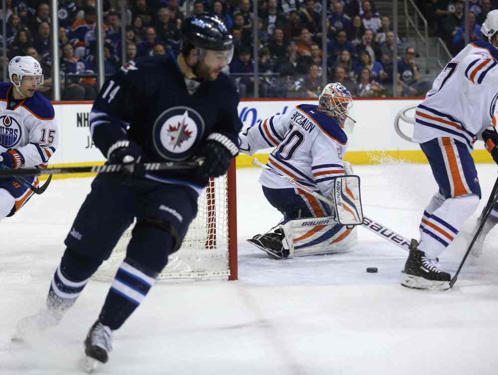 Trevor Hagan / Winnipeg Free Press
Winnipeg Jets' Anthony Peluso (14) had a shot stopped by Edmonton Oilers' goaltender Ilya Bryzgalov (80) in the second period of Saturday's NHL game at Winnipeg's MTS Centre.
