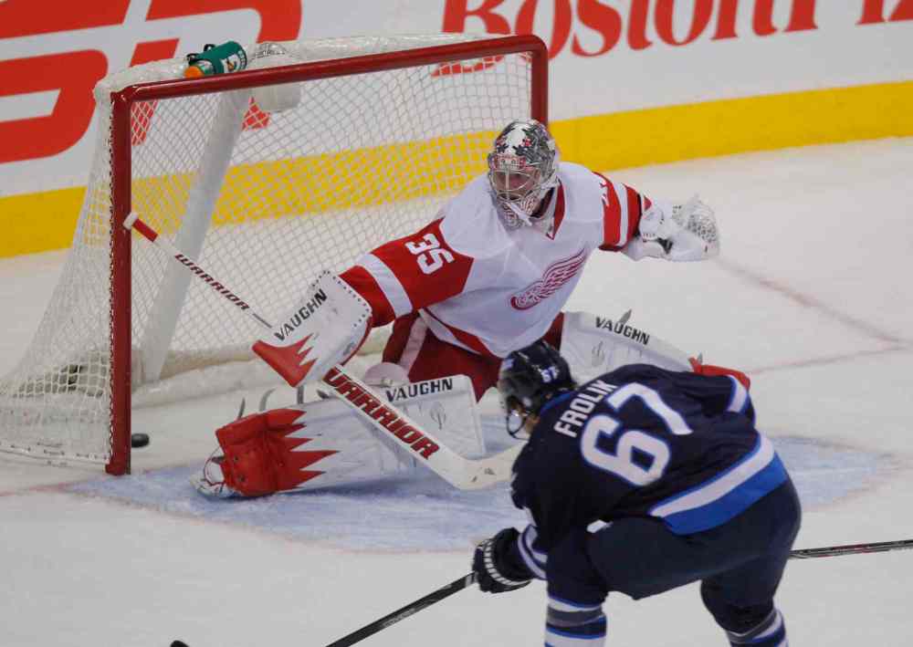BORIS MINKEVICH / WINNIPEG FREE PRESS
Winnipeg Jets forward Michael Frolik scores on Detroit Red Wings goalie Jimmy Howard.