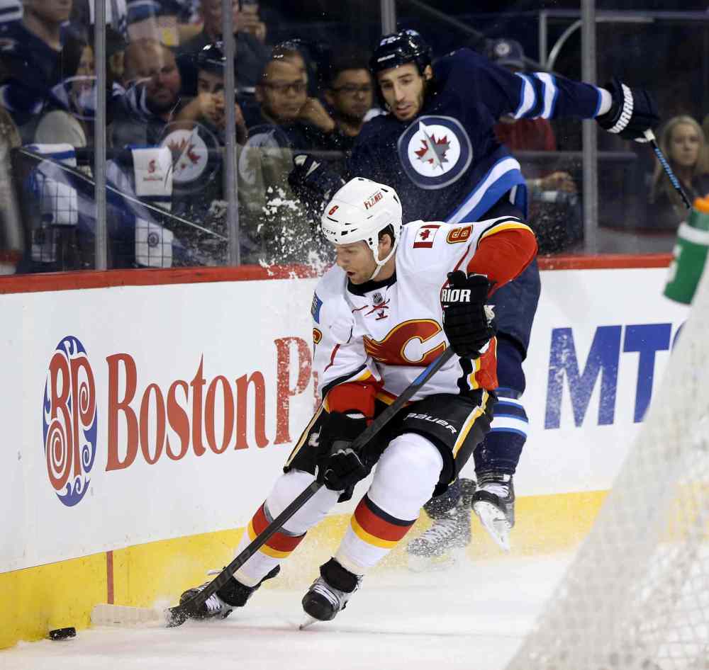 TREVOR HAGAN / THE CANADIAN PRESS
Flames defenceman Dennis Wideman beats Jets forward Chris Thorburn to the puck during the second period.