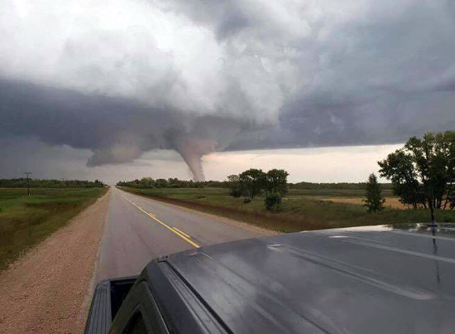 Photo of the tornado near Alonsa. (Jennifer Beaulieu photo / Winnipeg Free Press)