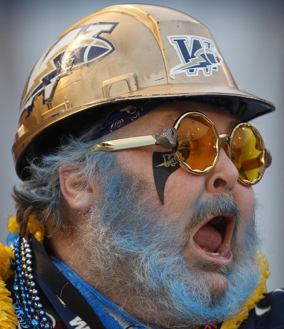 A Winnipeg Blue Bombers fan yells during second quarter play against the BC Lions at Canad Inns Stadium.
Thursday, August 24, 2012
(JOE BRYKSA / WINNIPEG FREE PRESS)