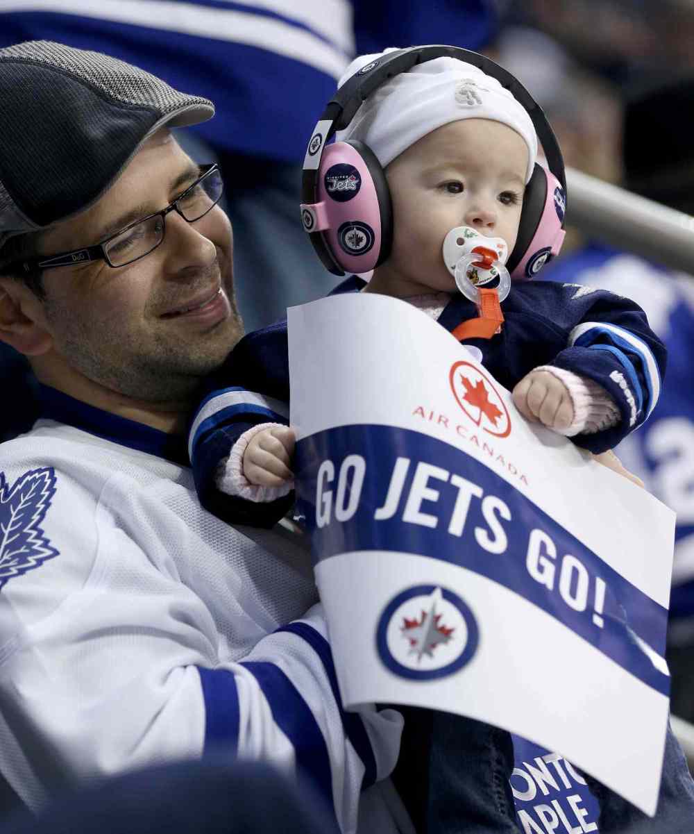 Trevor Hagan / Winnipeg Free Press
Adam Hagarty and nine-month-old Mayla Hagarty watch the Winnipeg Jets play the Toronto Maple Leafs at MTS Centre Saturday.