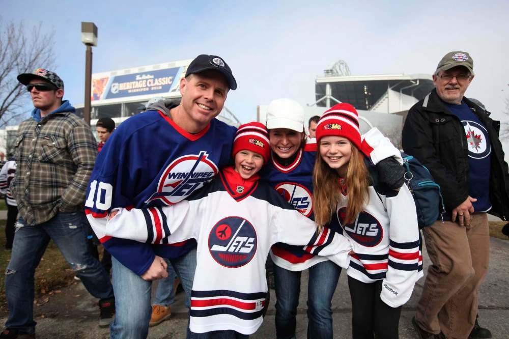 RUTH BONNEVILLE / WINNIPEG FREE PRESS
The MacInness family - Doug, Shannon, son Ben and daughter Abby - show off their team spirit.