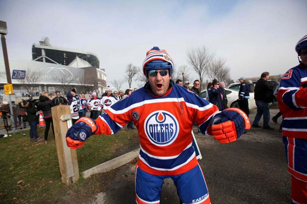 RUTH BONNEVILLE / WINNIPEG FREE PRESS
Terry Olson from Edmonton hams it up for the camera.