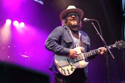 RUTH BONNEVILLE / WINNIPEG FREE PRESS files
Wilco lead singer Jeff Tweedy performs with his band at last year&rsquo;s Interstellar Rodeo at The Forks. I aimed to pair their music with a wine that was approachable, yet complex.