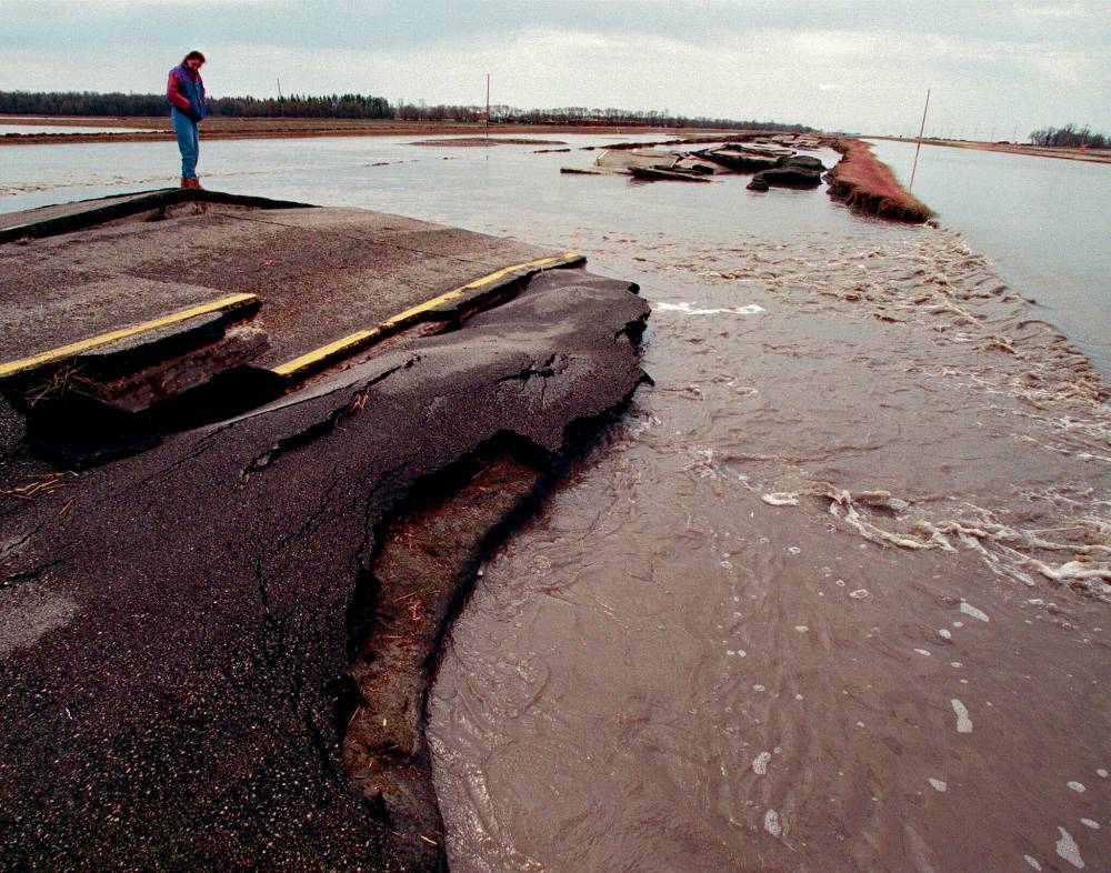 Stretches of Highway 75, the province’s main route south from Winnipeg, were completely washed out. (Wayne Glowacki / Winnipeg Free Press files)
