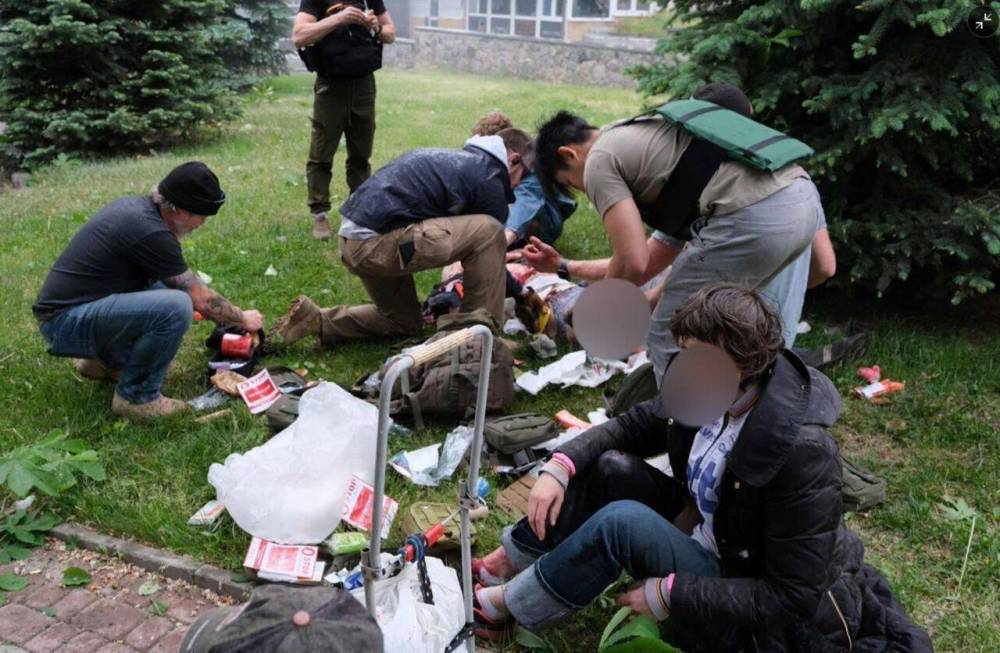 Drew Luhowy and his team perform emergency first aid on civilians that were hit by shrapnel. (Supplied)