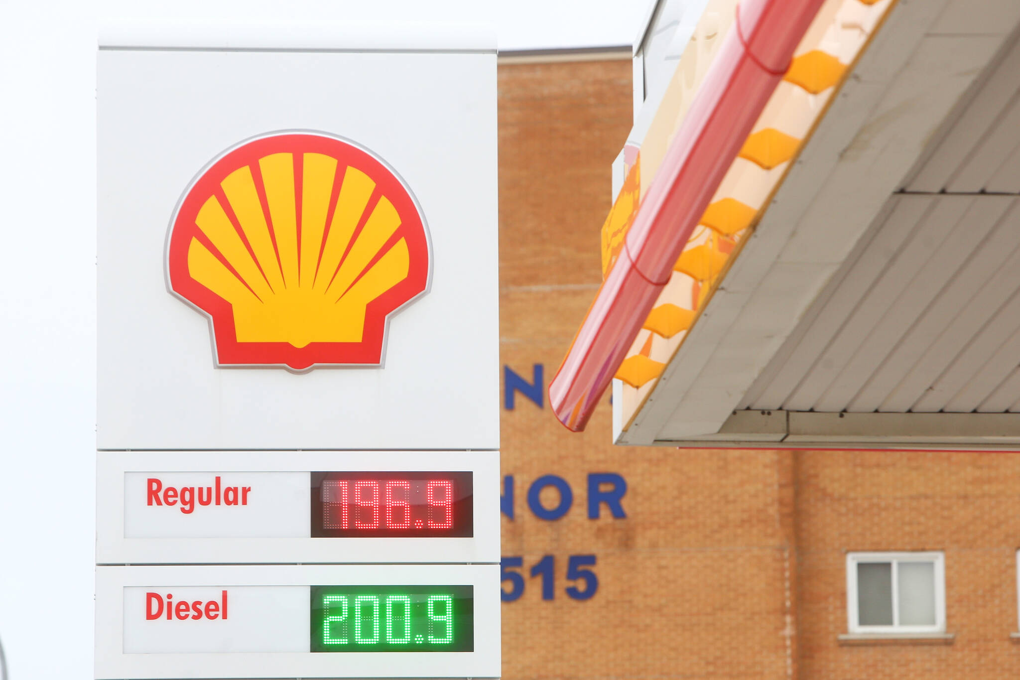 Latest hike has 2perlitre gas right around the corner Winnipeg Free Press