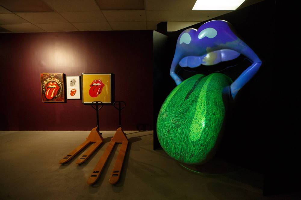 MIKE DEAL / WINNIPEG FREE PRESS
A giant tongue and lips logo sculpture.