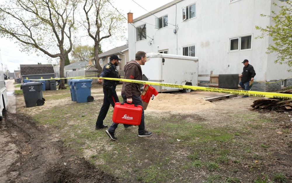 Winnipeg Free Press
Detectives from the Winnipeg Homicide Unit investigate partial human remains discovered behind an apartment building in the 200 block of Edison Ave.